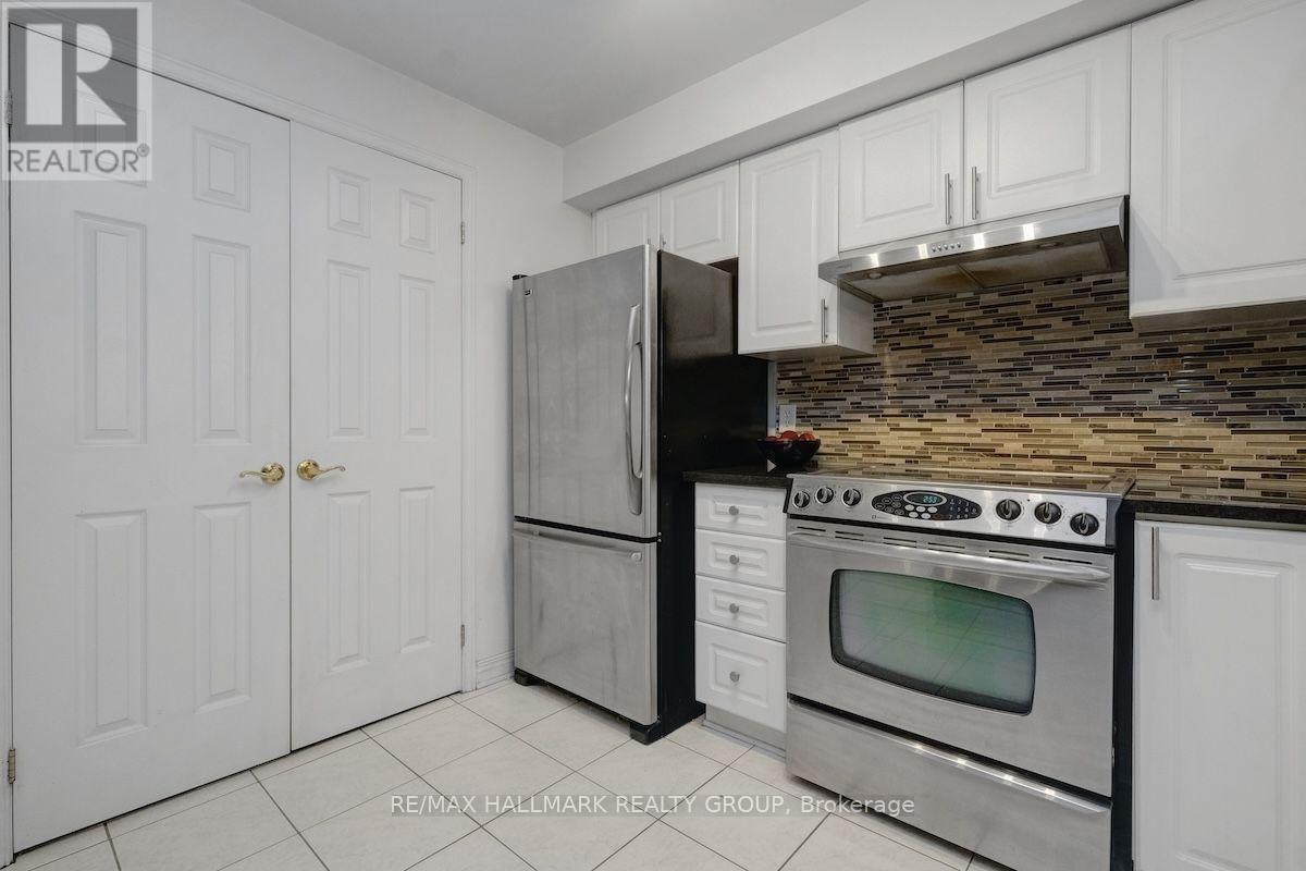 802 - 429 Somerset Street W