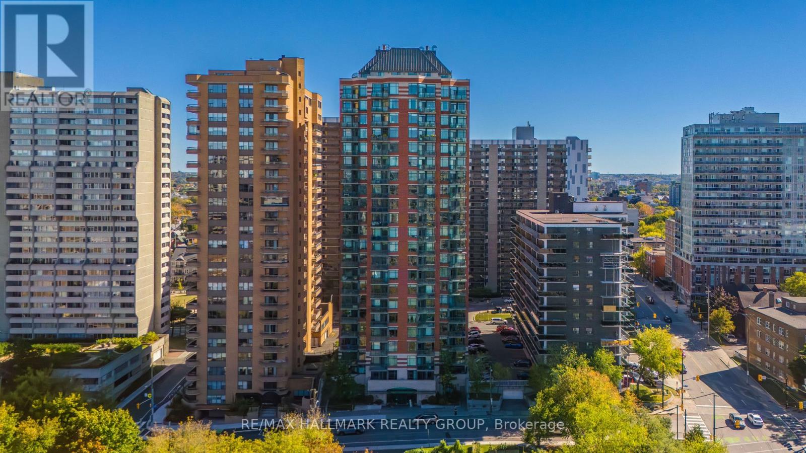 2202 - 570 Laurier Avenue W