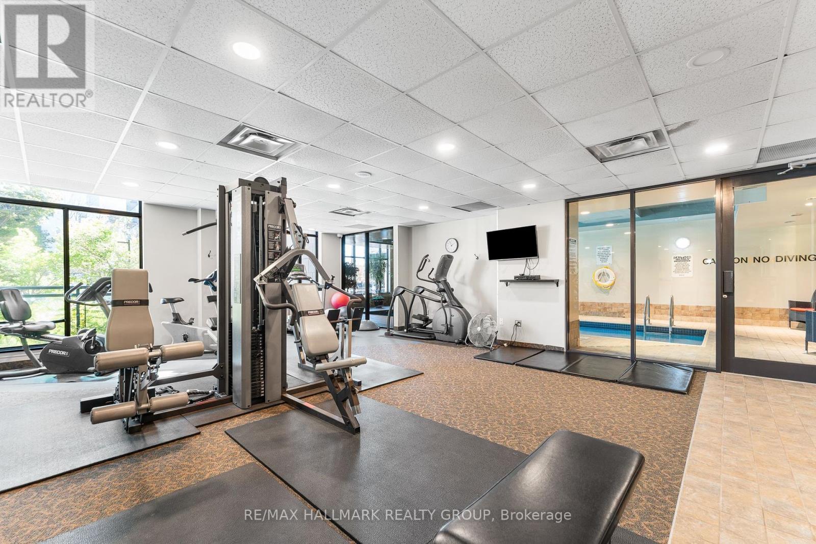 2202 - 570 Laurier Avenue W