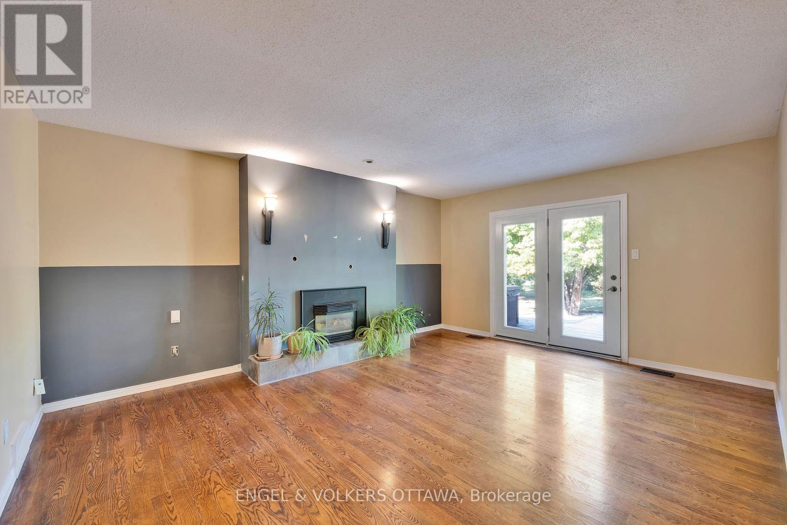 5233 Mclean Crescent