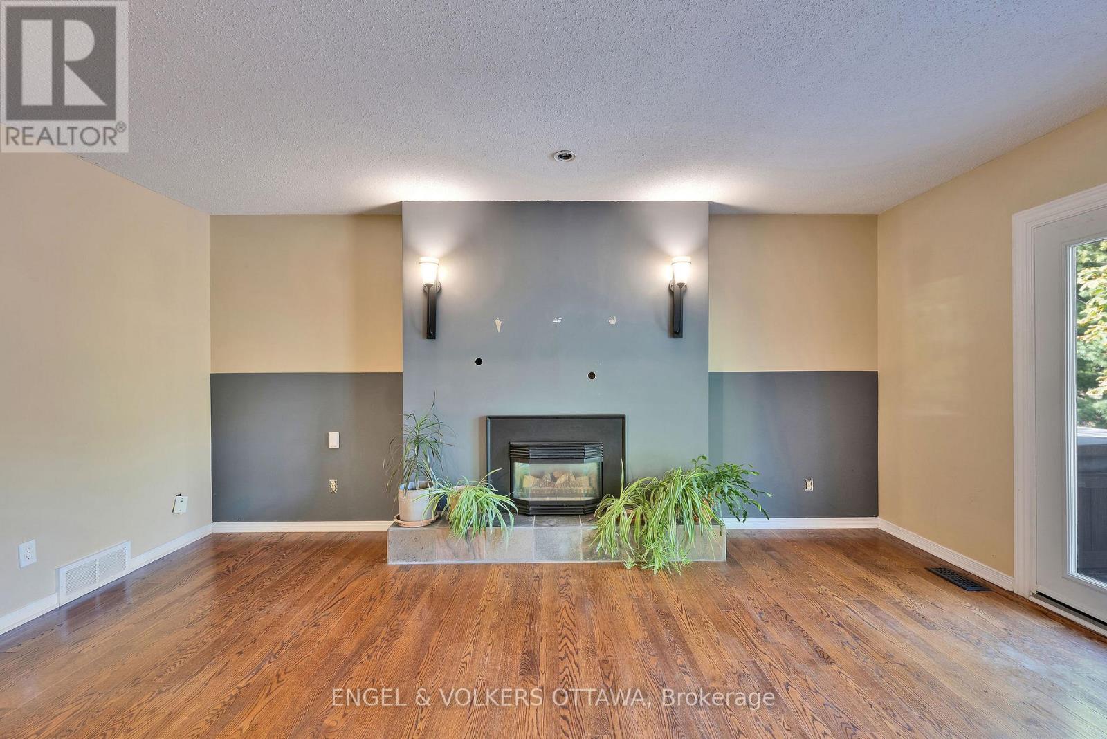 5233 Mclean Crescent