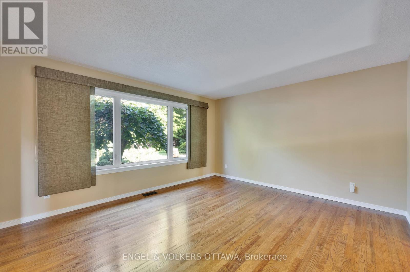 5233 Mclean Crescent