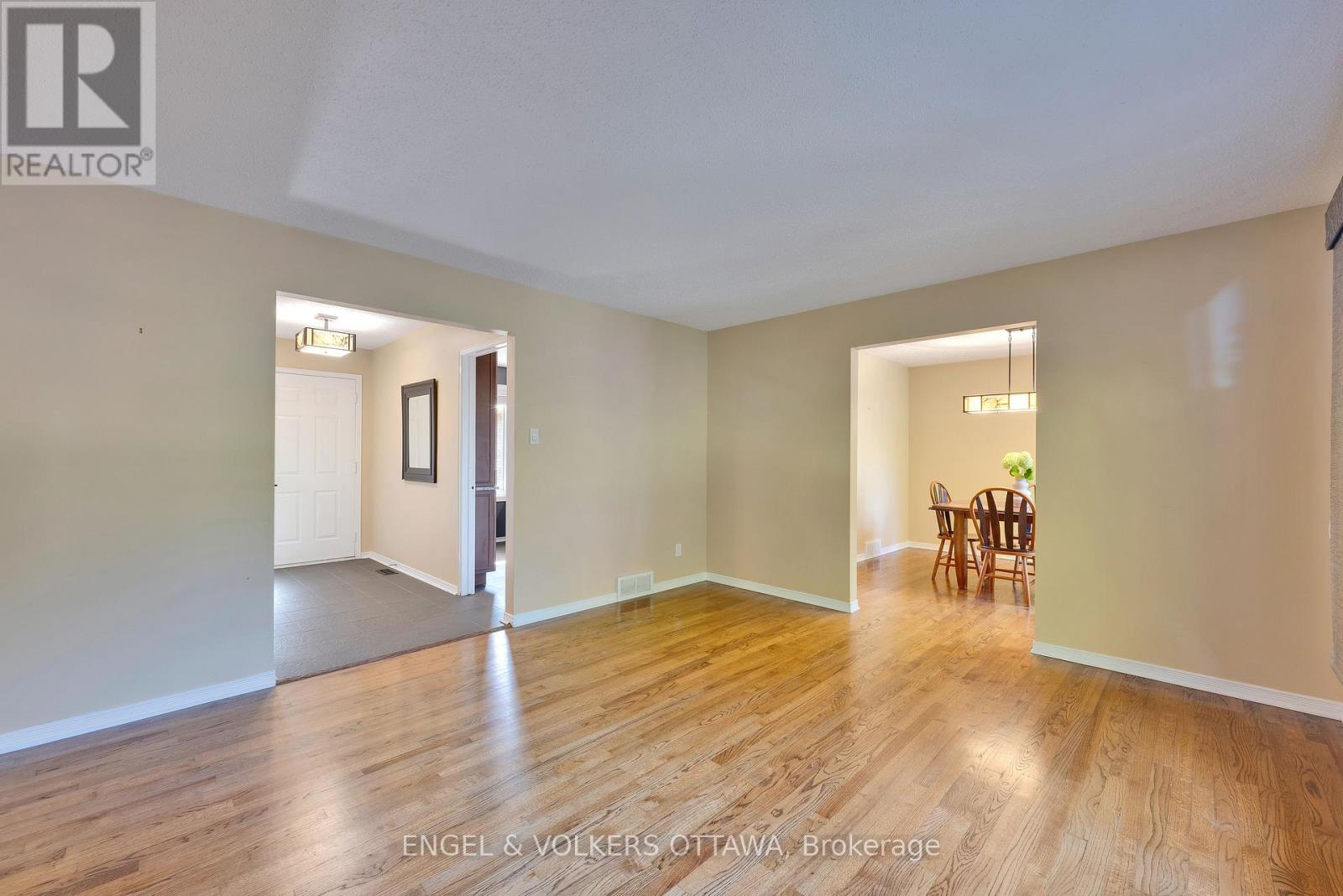 5233 Mclean Crescent