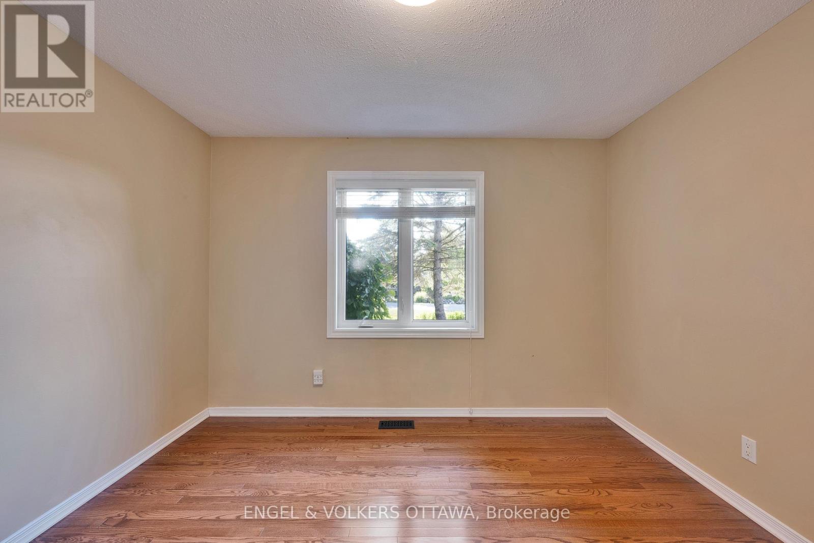 5233 Mclean Crescent