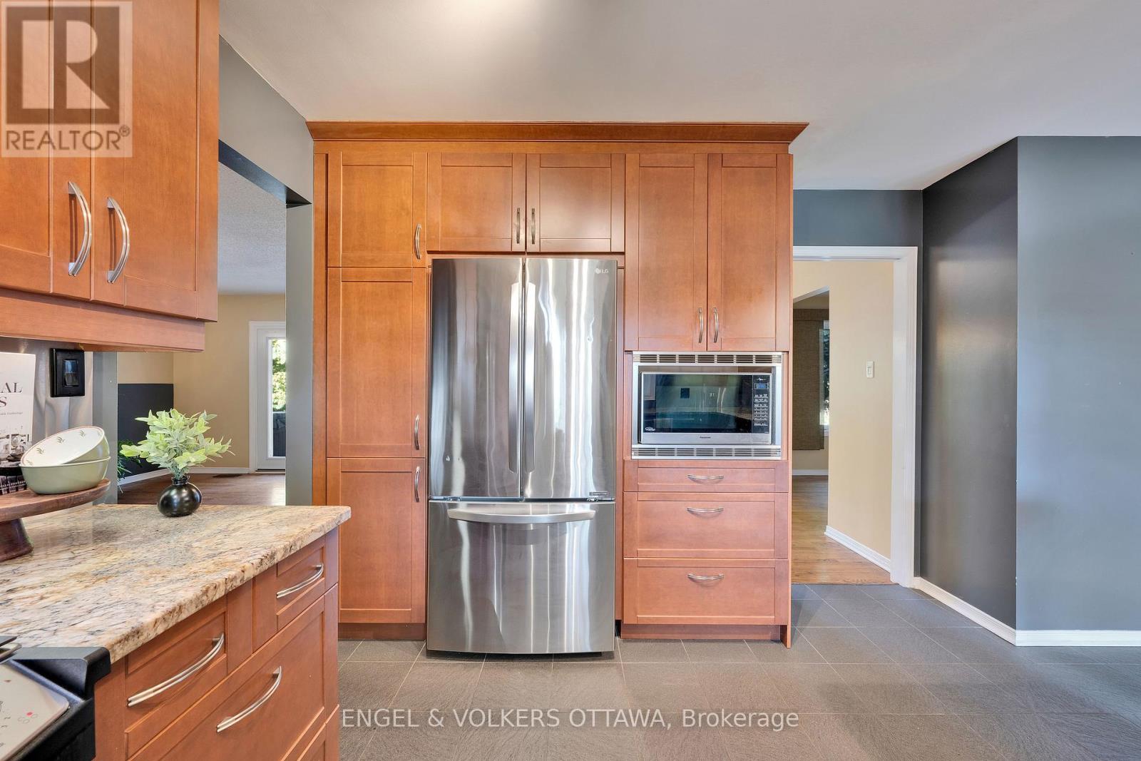 5233 Mclean Crescent