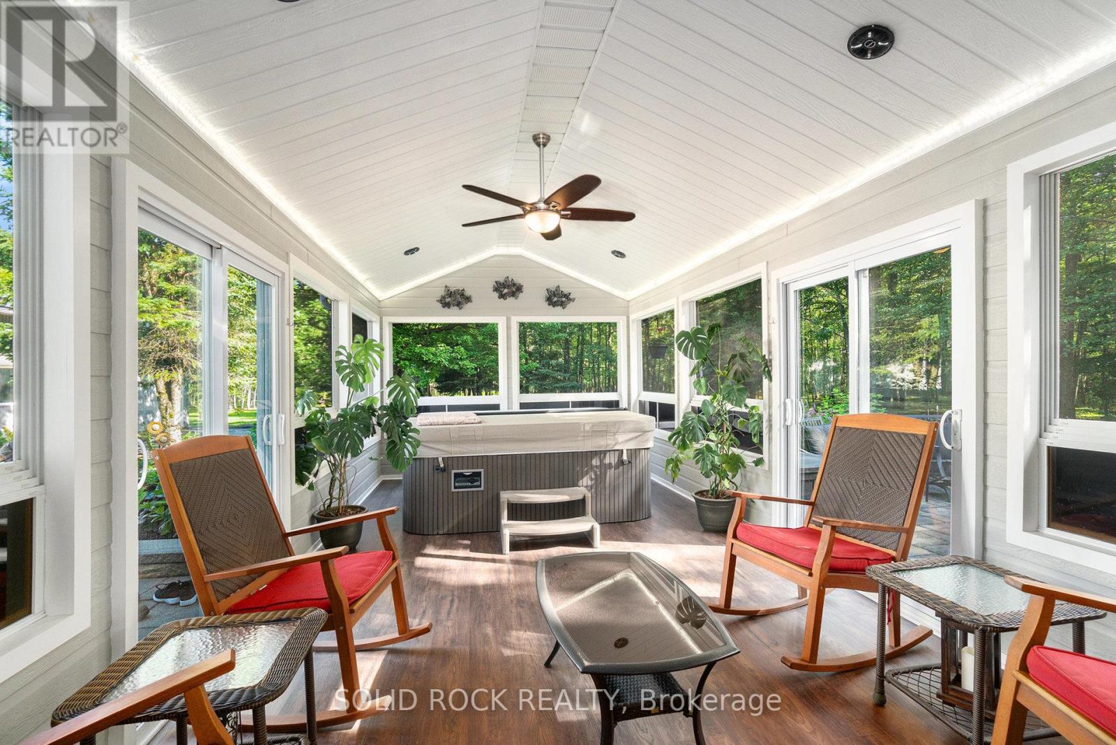 2278 Russland Road E