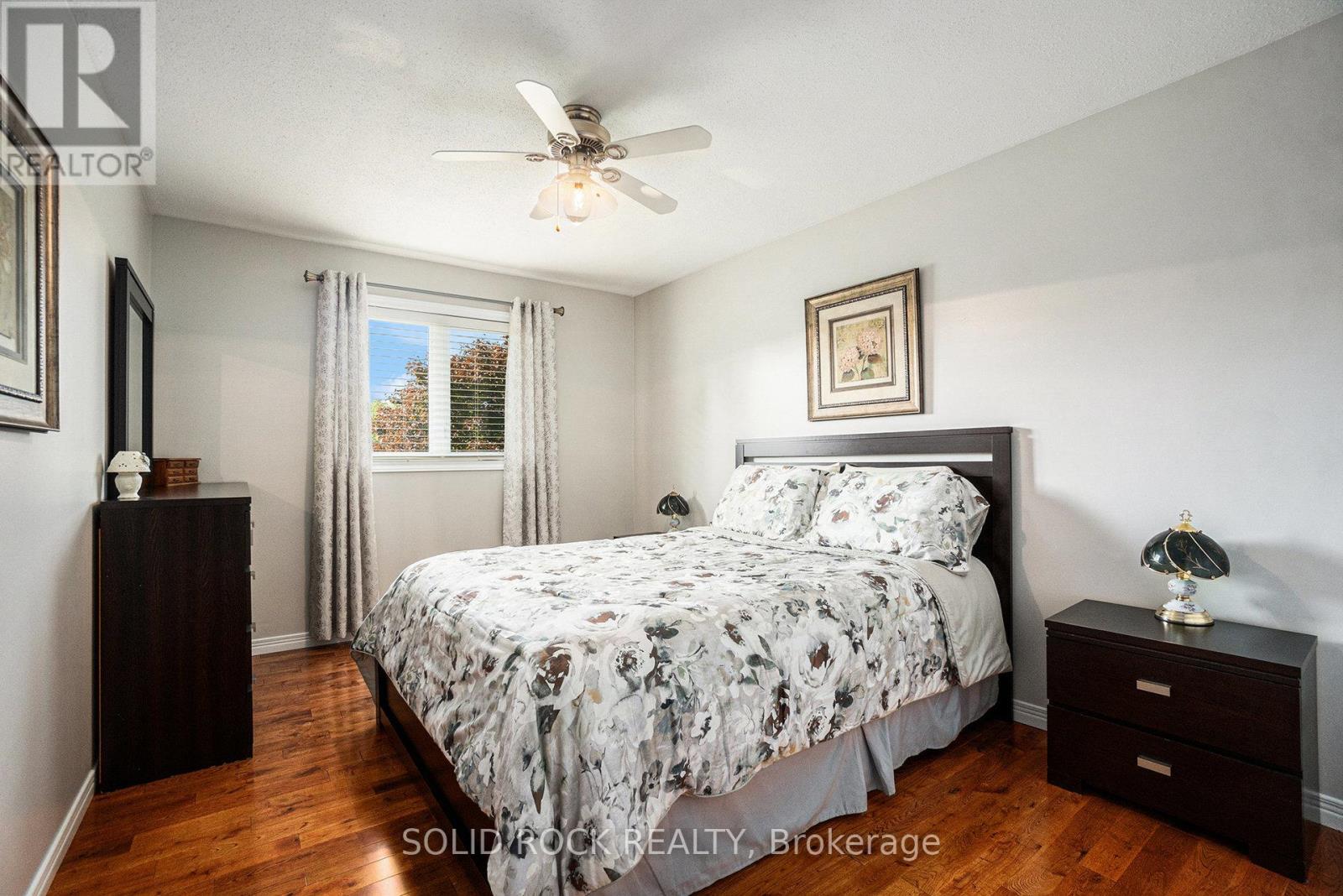 2278 Russland Road E