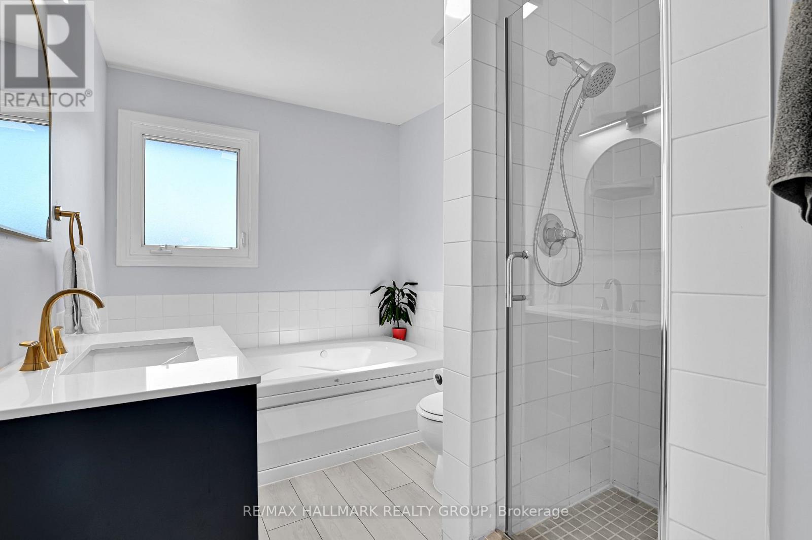53 - 21 Midland Crescent