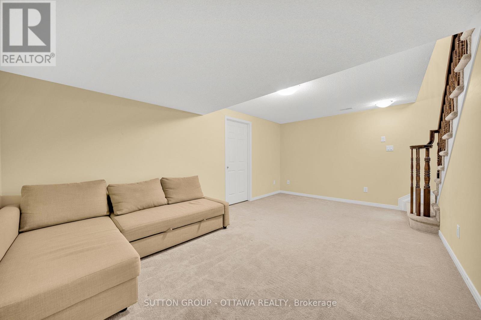 747 Oakglade Avenue