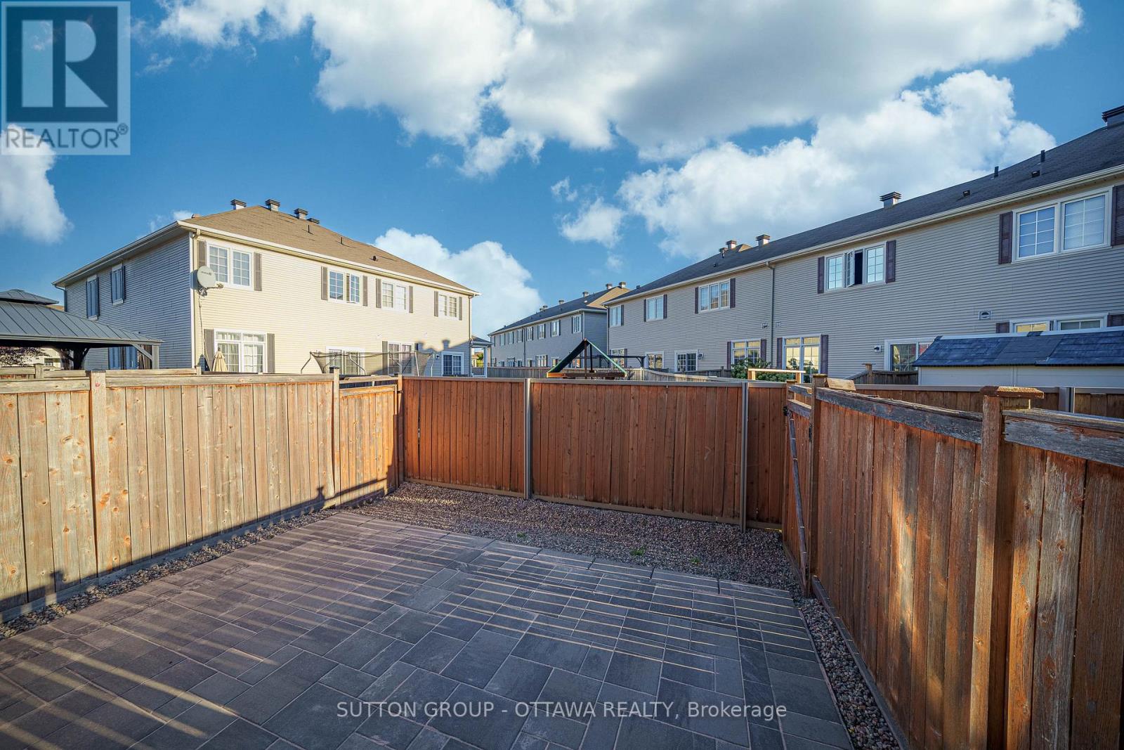 747 Oakglade Avenue
