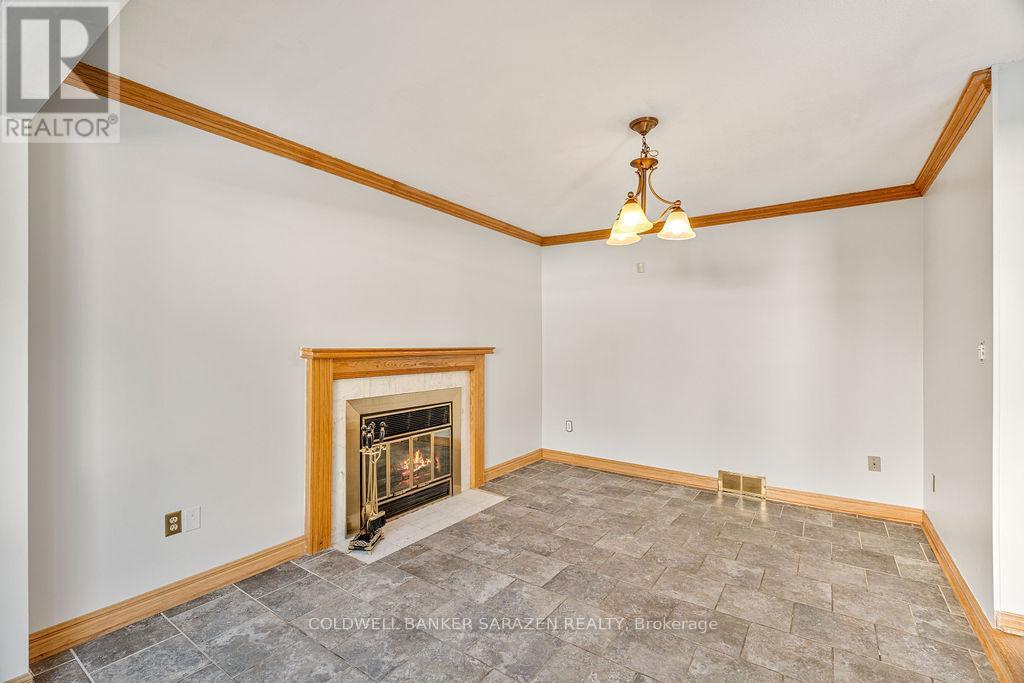 121 Topley Crescent