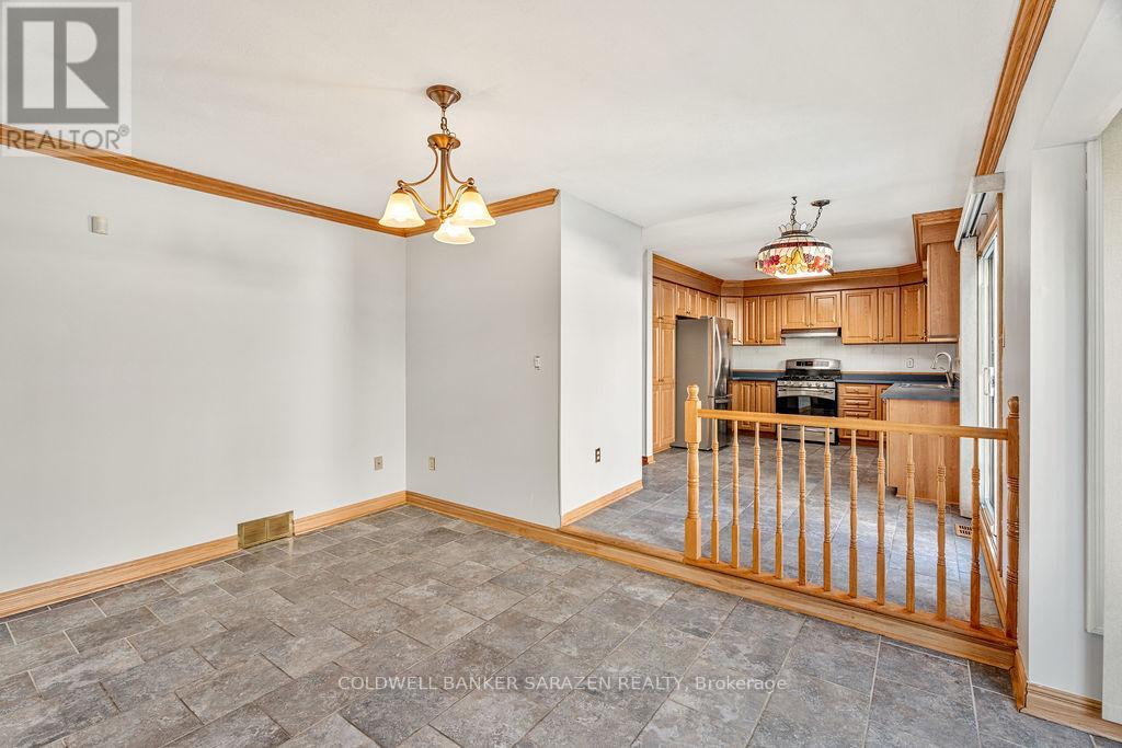 121 Topley Crescent
