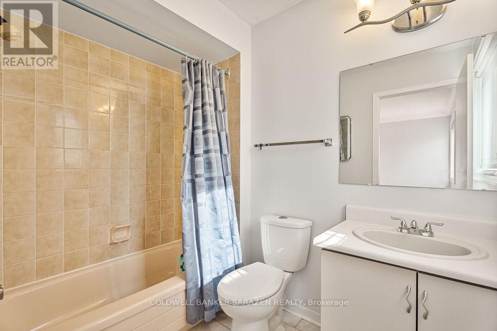 121 Topley Crescent