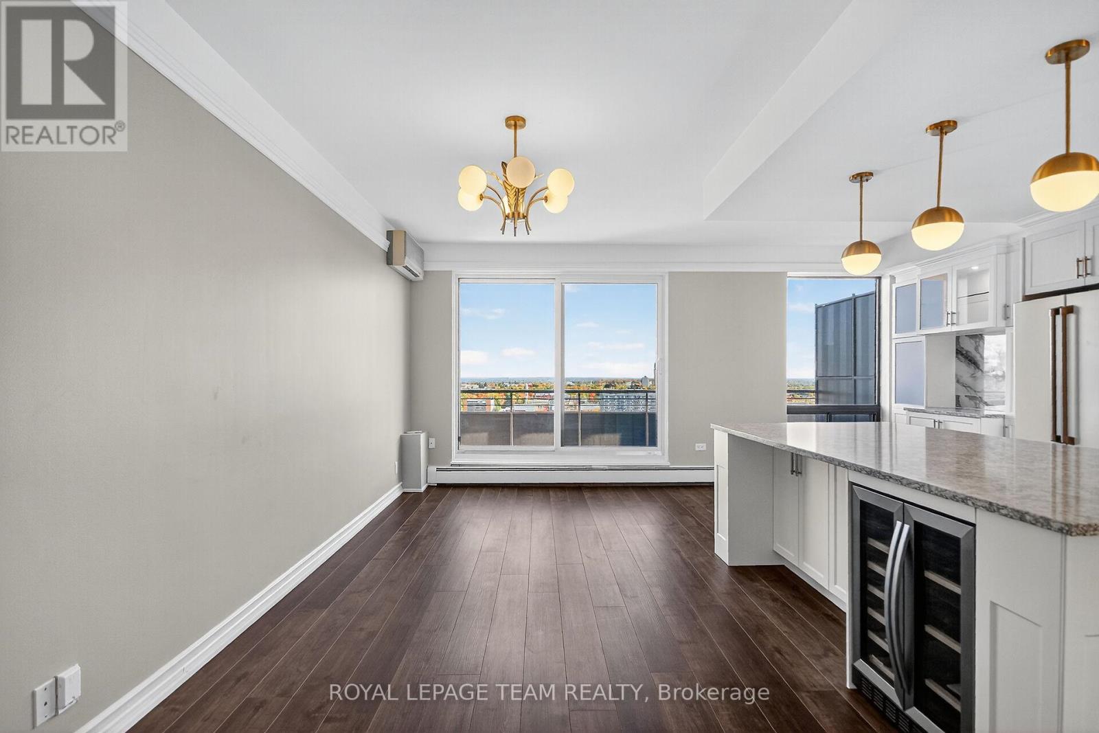 2509/2510 - 515 St Laurent Boulevard