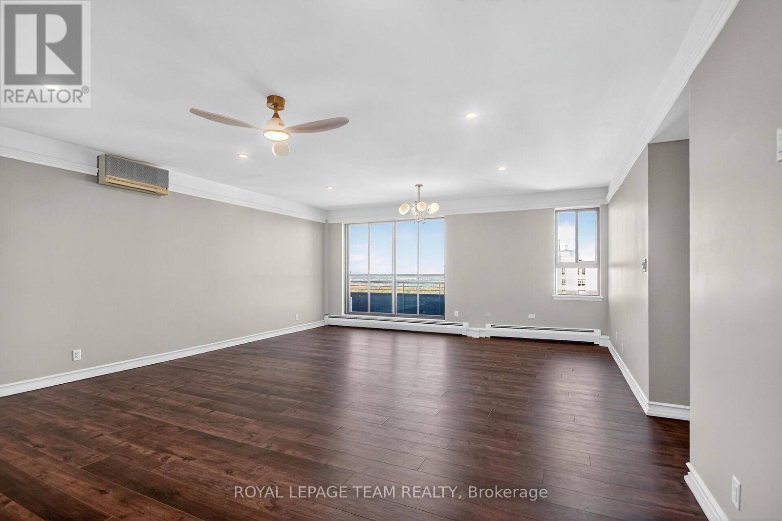 2509/2510 - 515 St Laurent Boulevard
