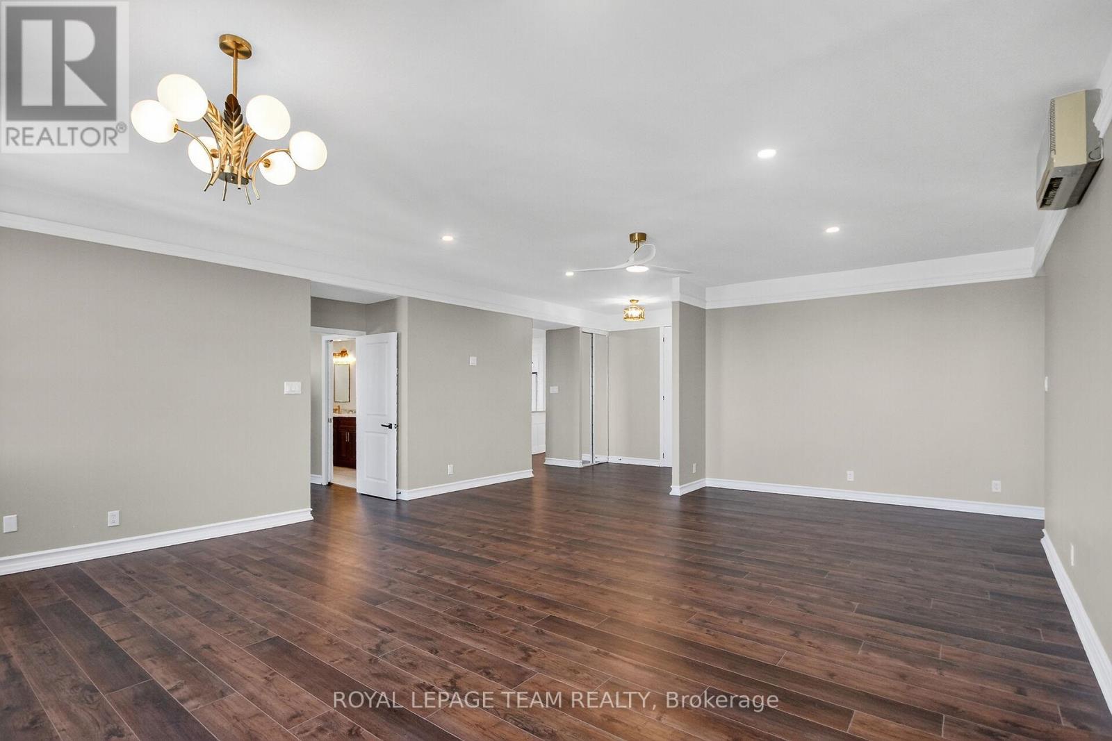 2509/2510 - 515 St Laurent Boulevard