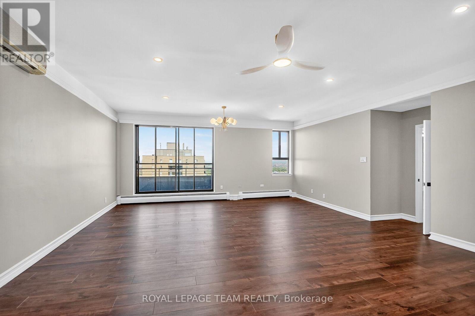 2509/2510 - 515 St Laurent Boulevard