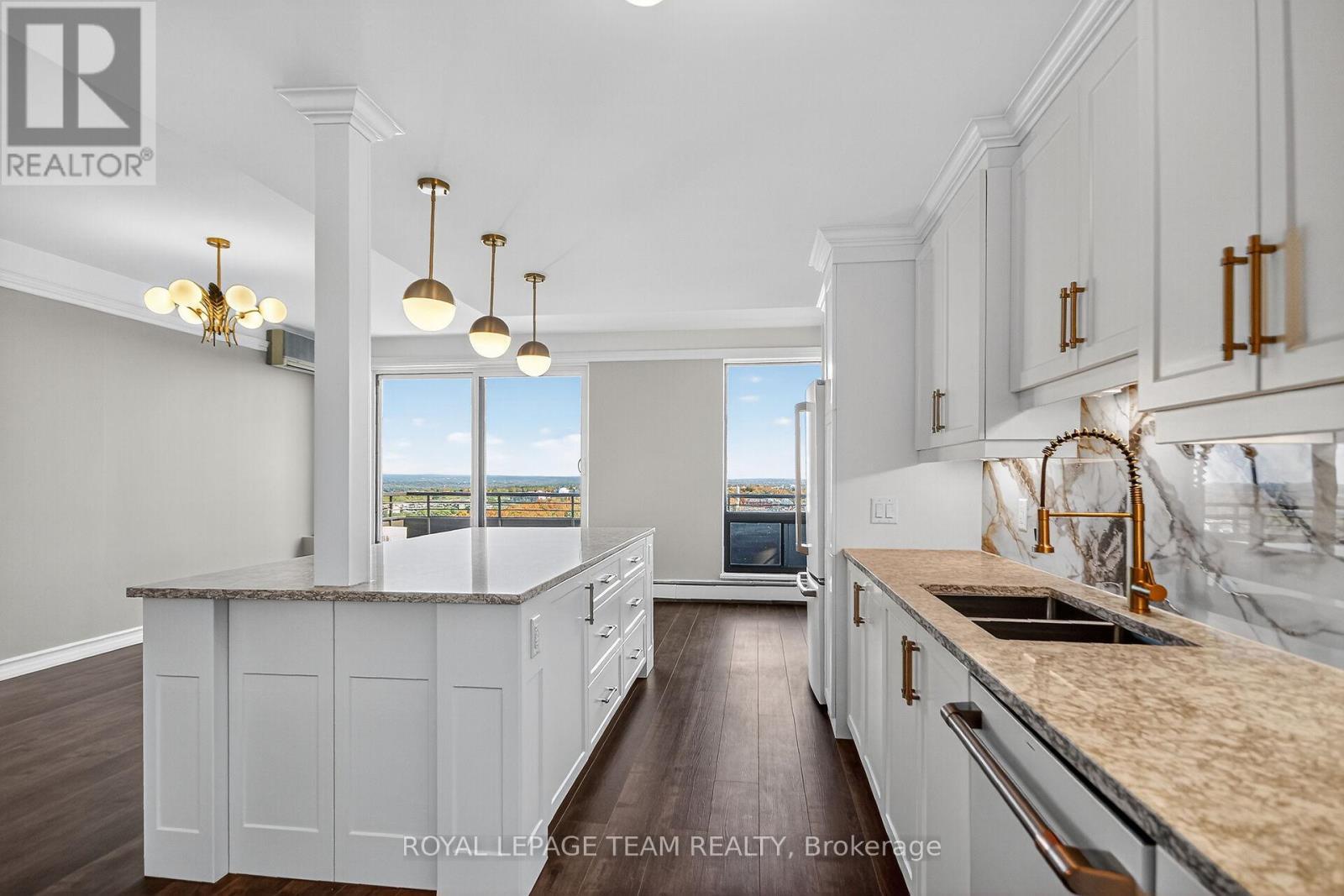 2509/2510 - 515 St Laurent Boulevard