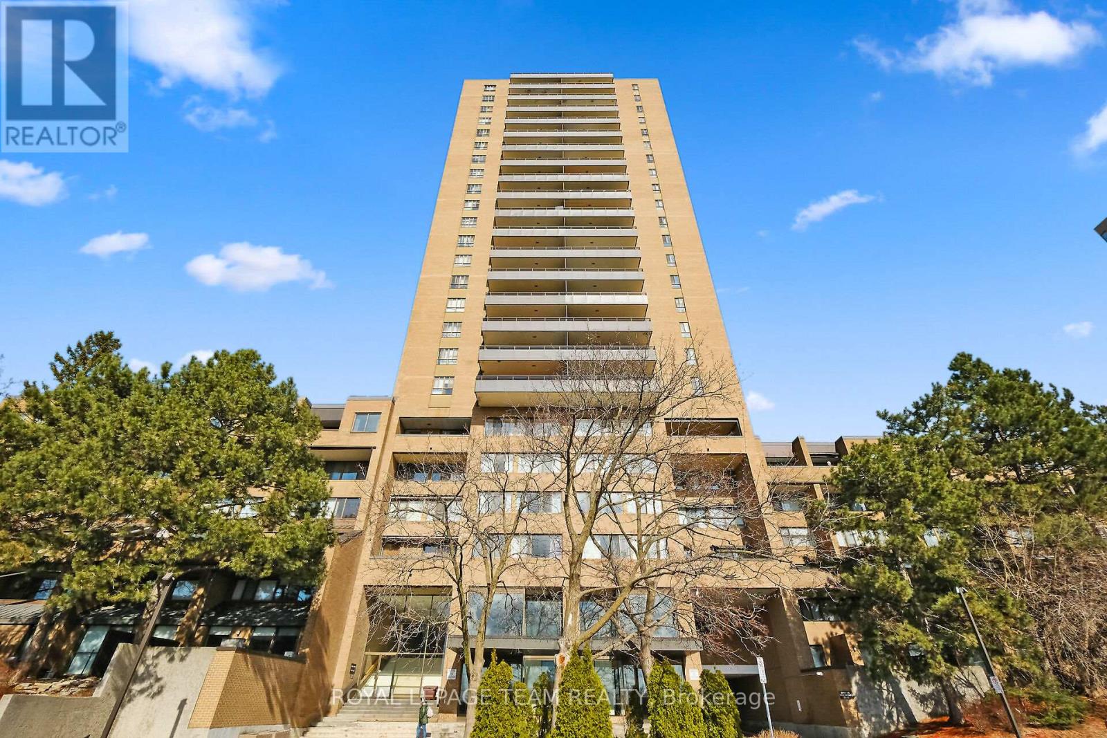 2509/2510 - 515 St Laurent Boulevard