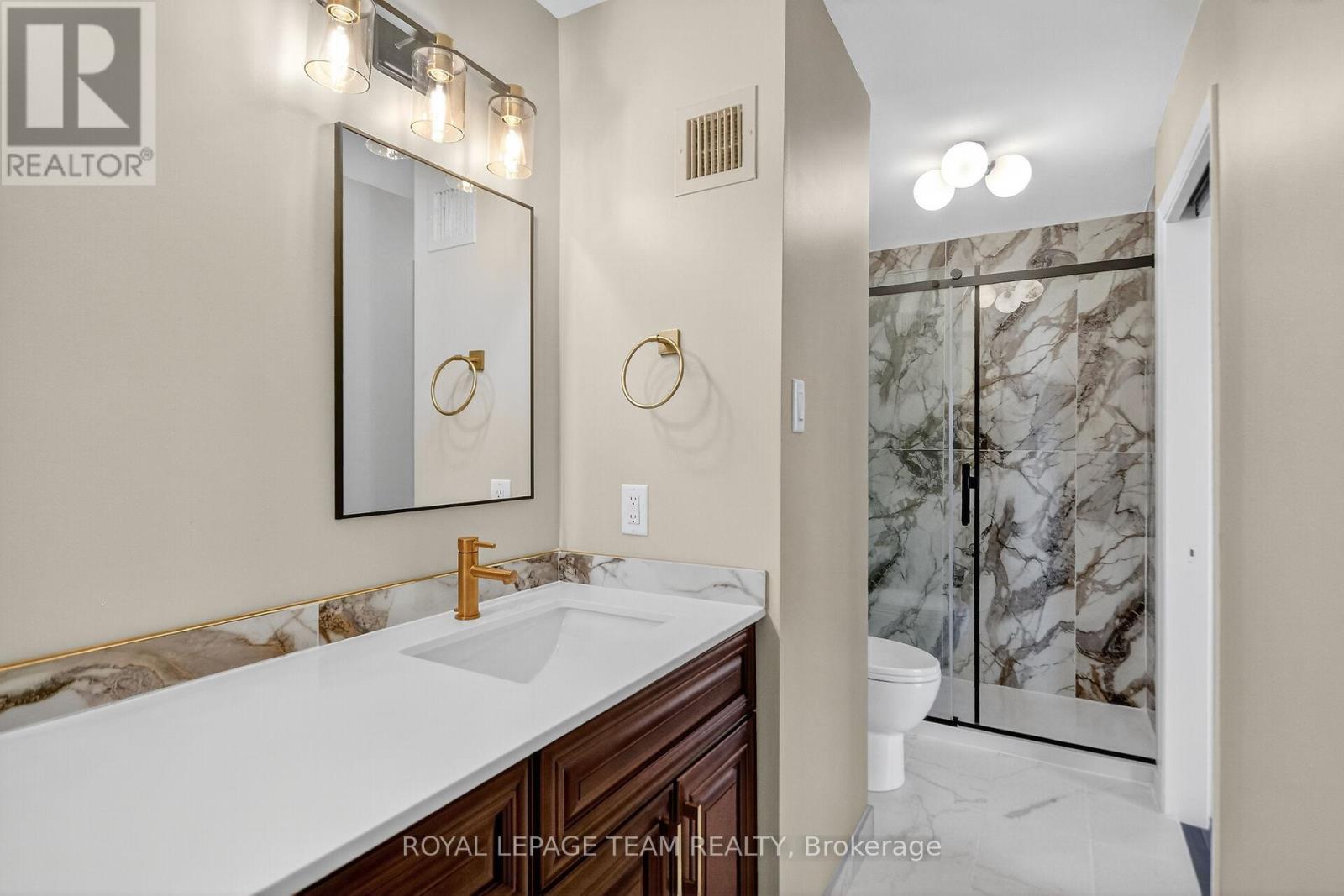 2509/2510 - 515 St Laurent Boulevard
