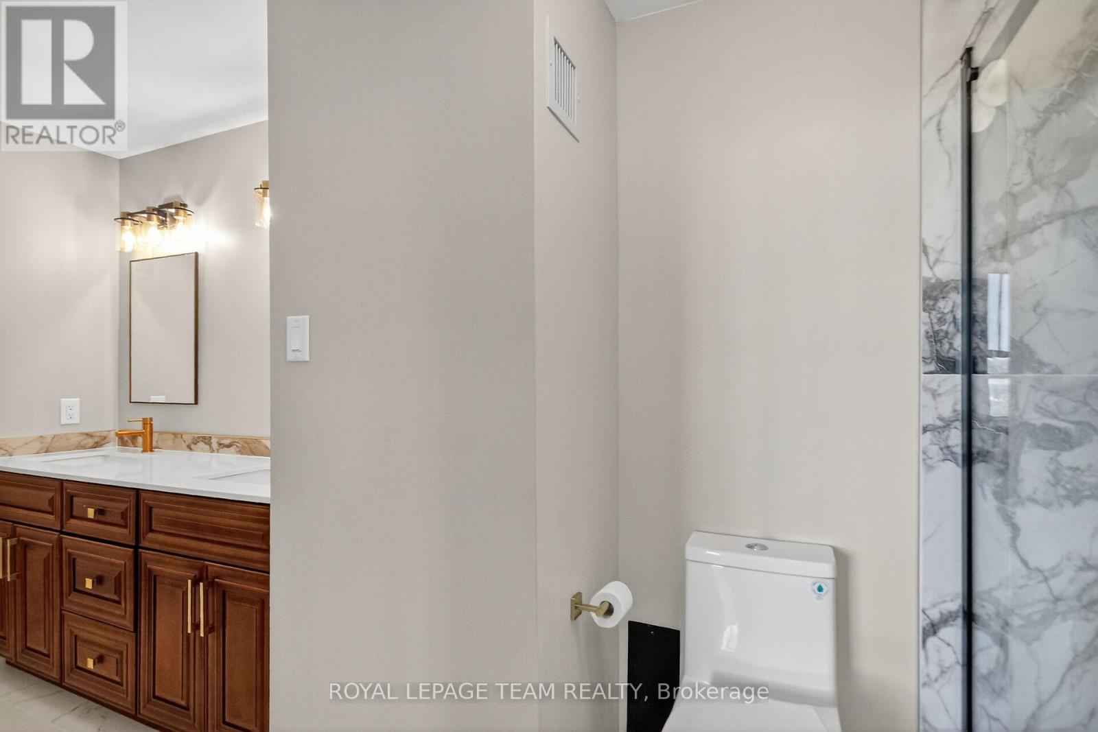 2509/2510 - 515 St Laurent Boulevard