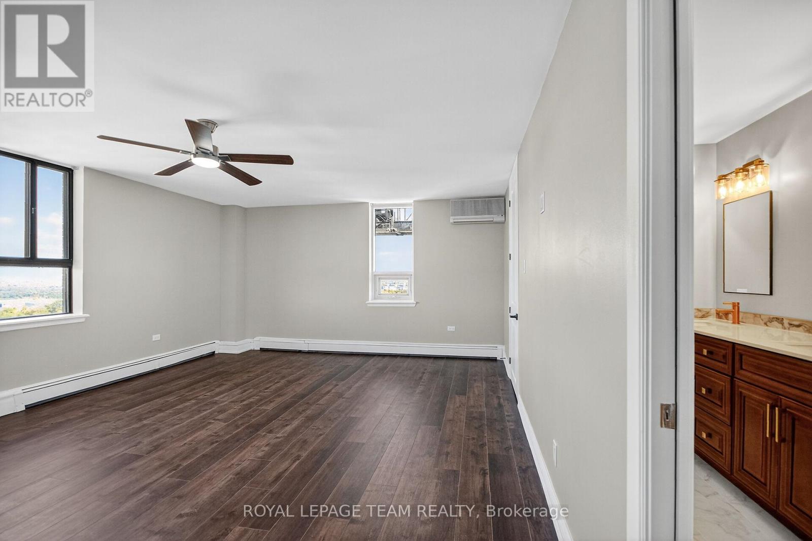 2509/2510 - 515 St Laurent Boulevard