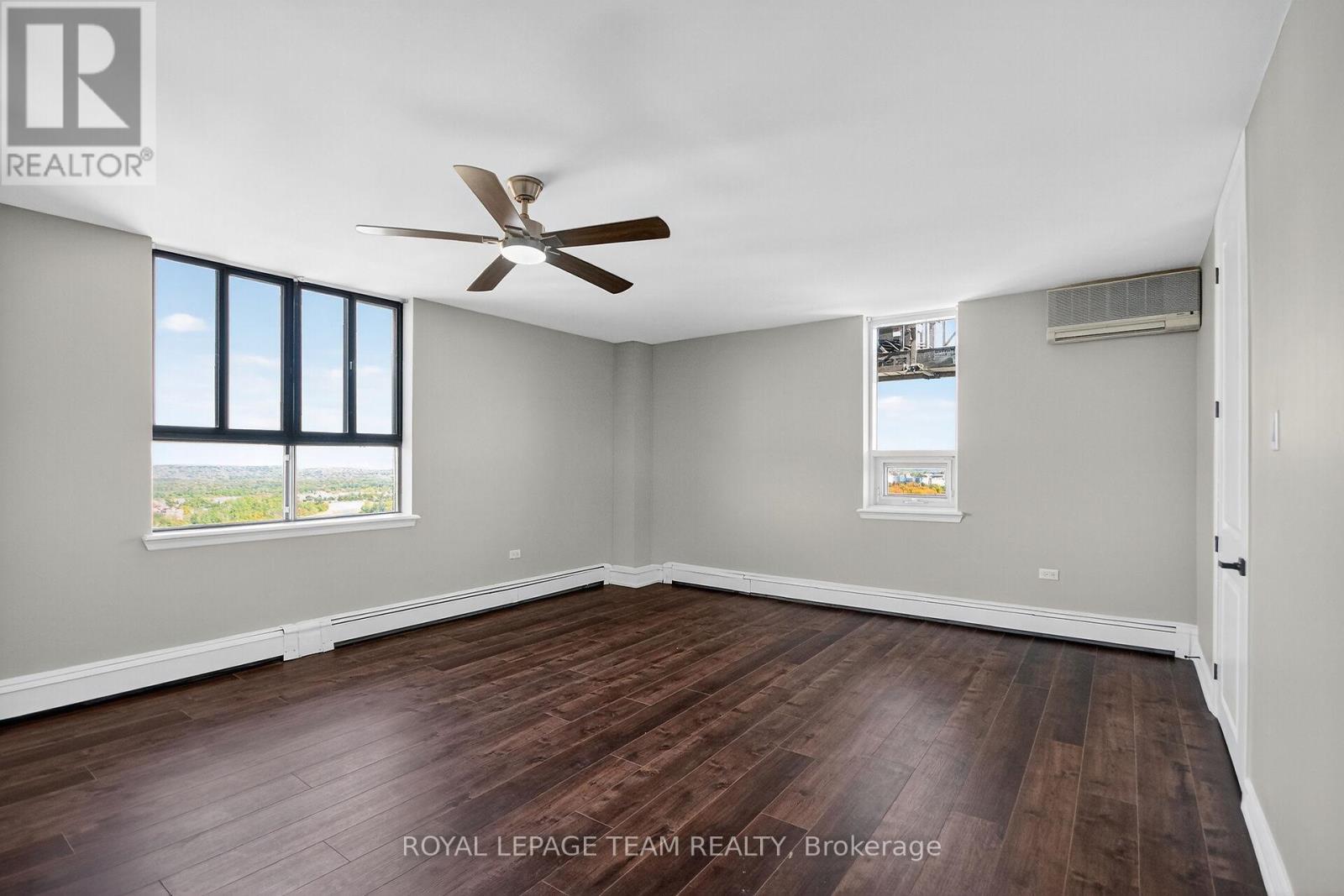 2509/2510 - 515 St Laurent Boulevard