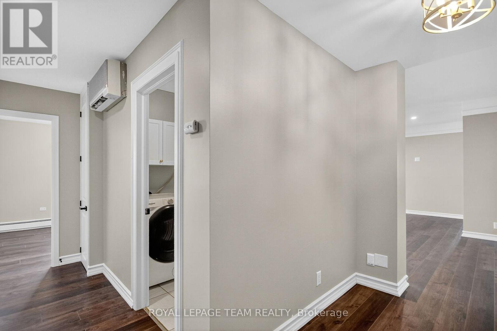 2509/2510 - 515 St Laurent Boulevard