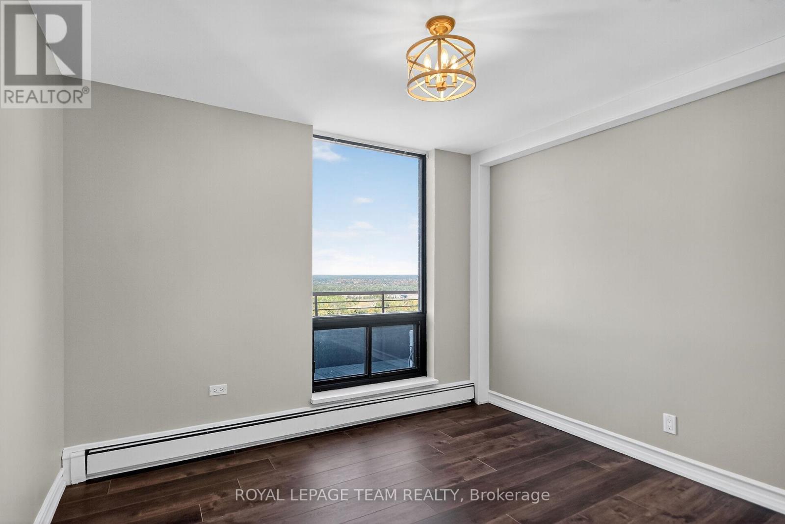 2509/2510 - 515 St Laurent Boulevard