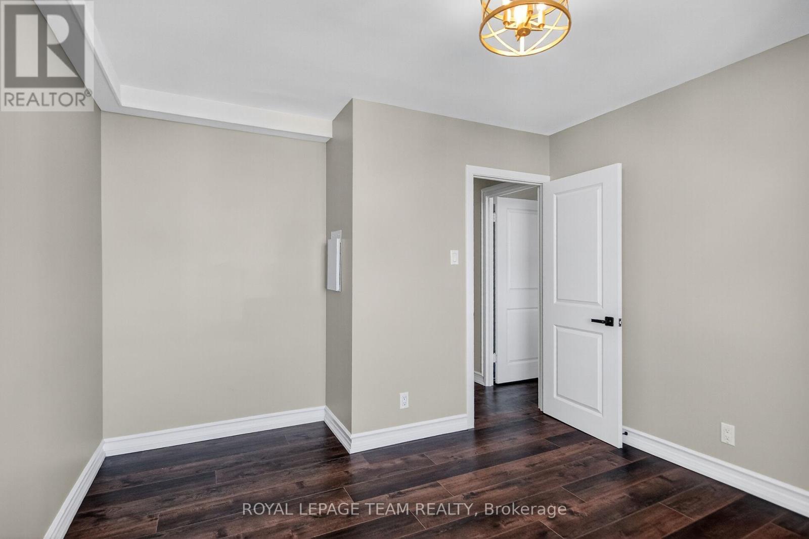 2509/2510 - 515 St Laurent Boulevard