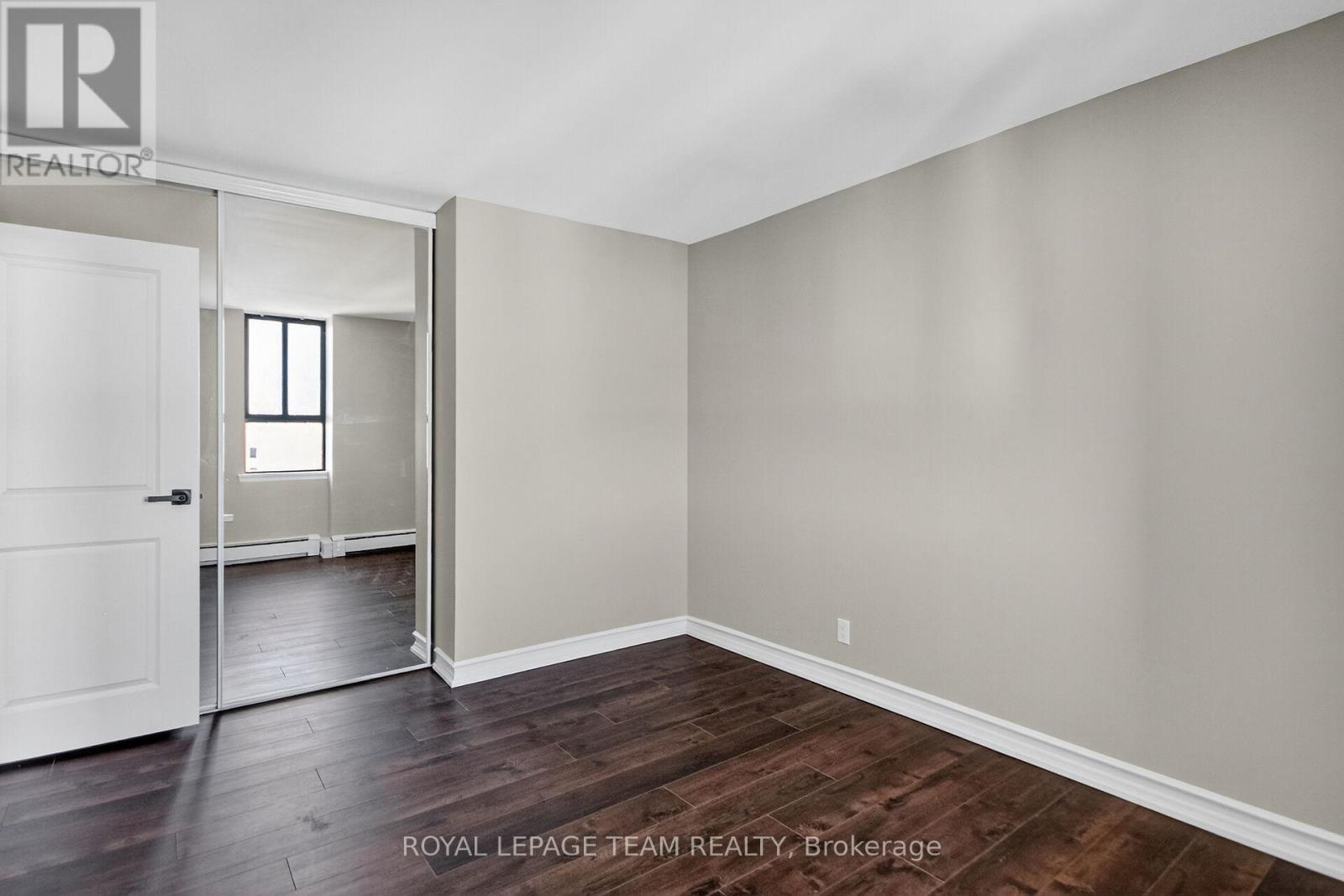 2509/2510 - 515 St Laurent Boulevard