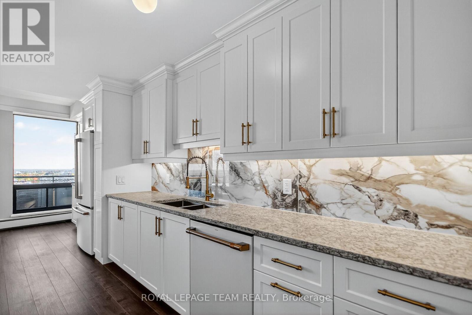 2509/2510 - 515 St Laurent Boulevard