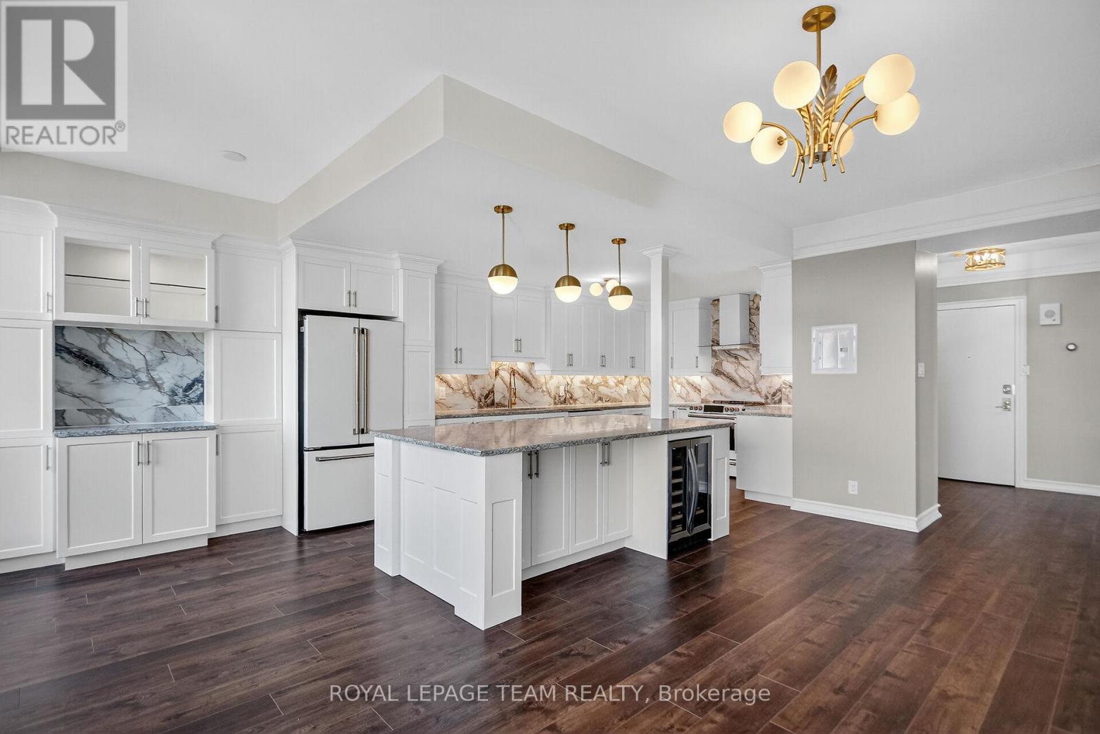 2509/2510 - 515 St Laurent Boulevard