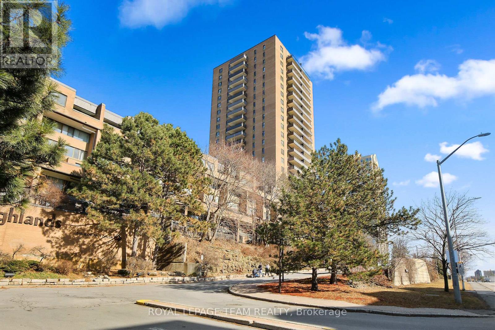 2509/2510 - 515 St Laurent Boulevard