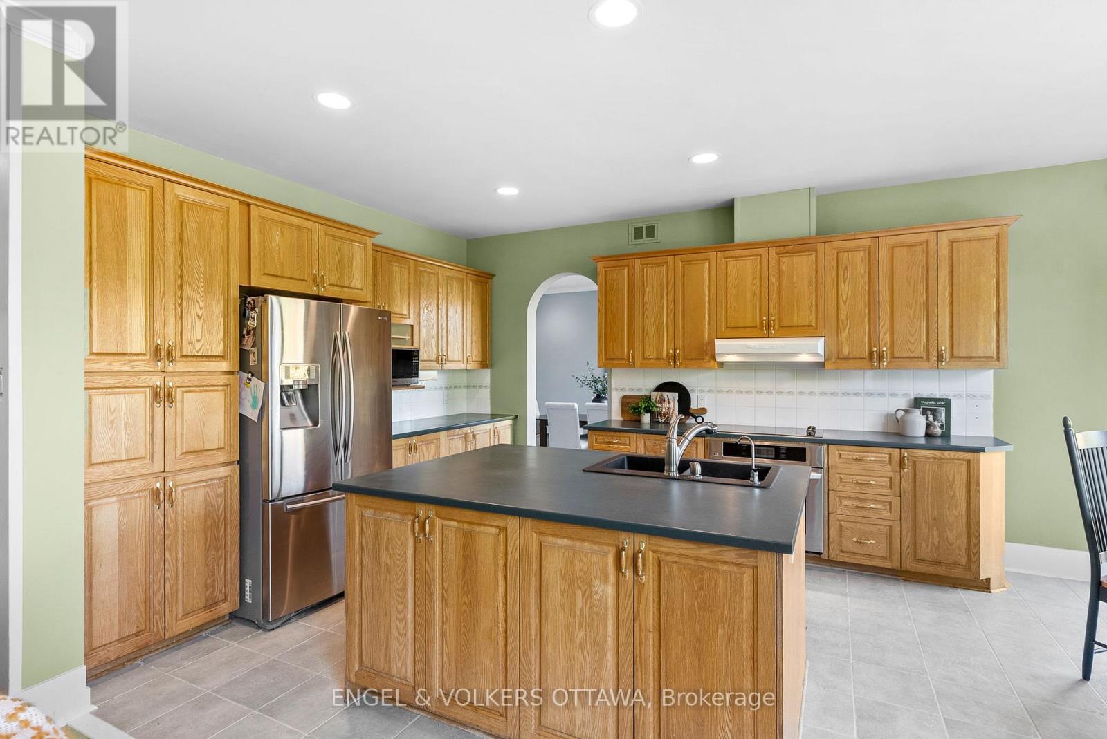 2139 Blue Willow Crescent