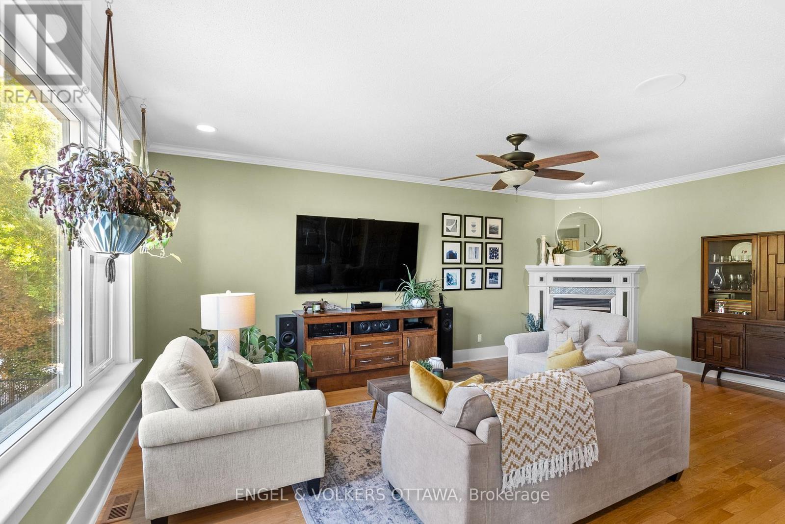 2139 Blue Willow Crescent