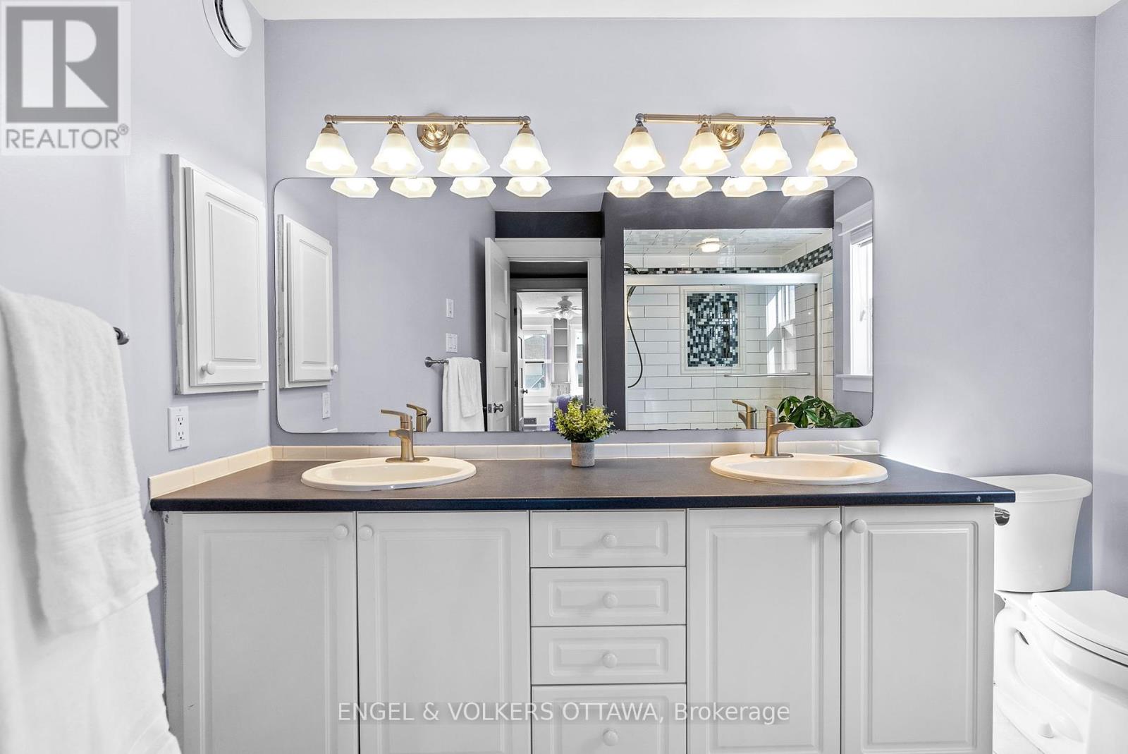 2139 Blue Willow Crescent