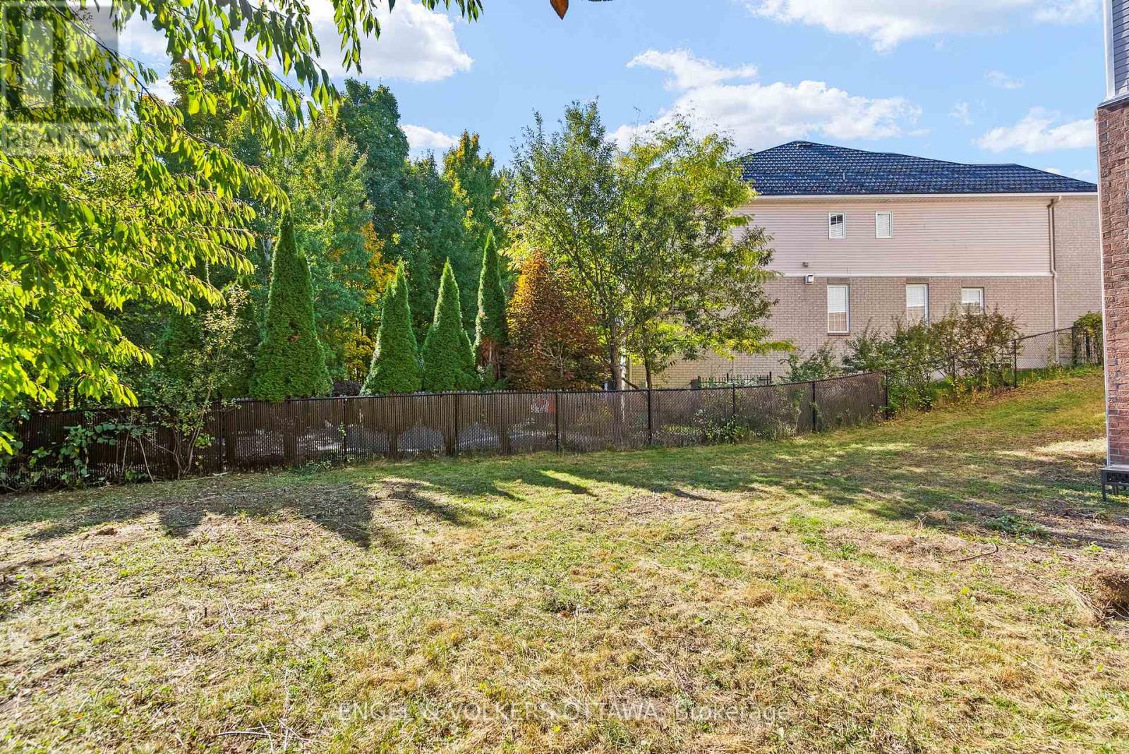 2139 Blue Willow Crescent