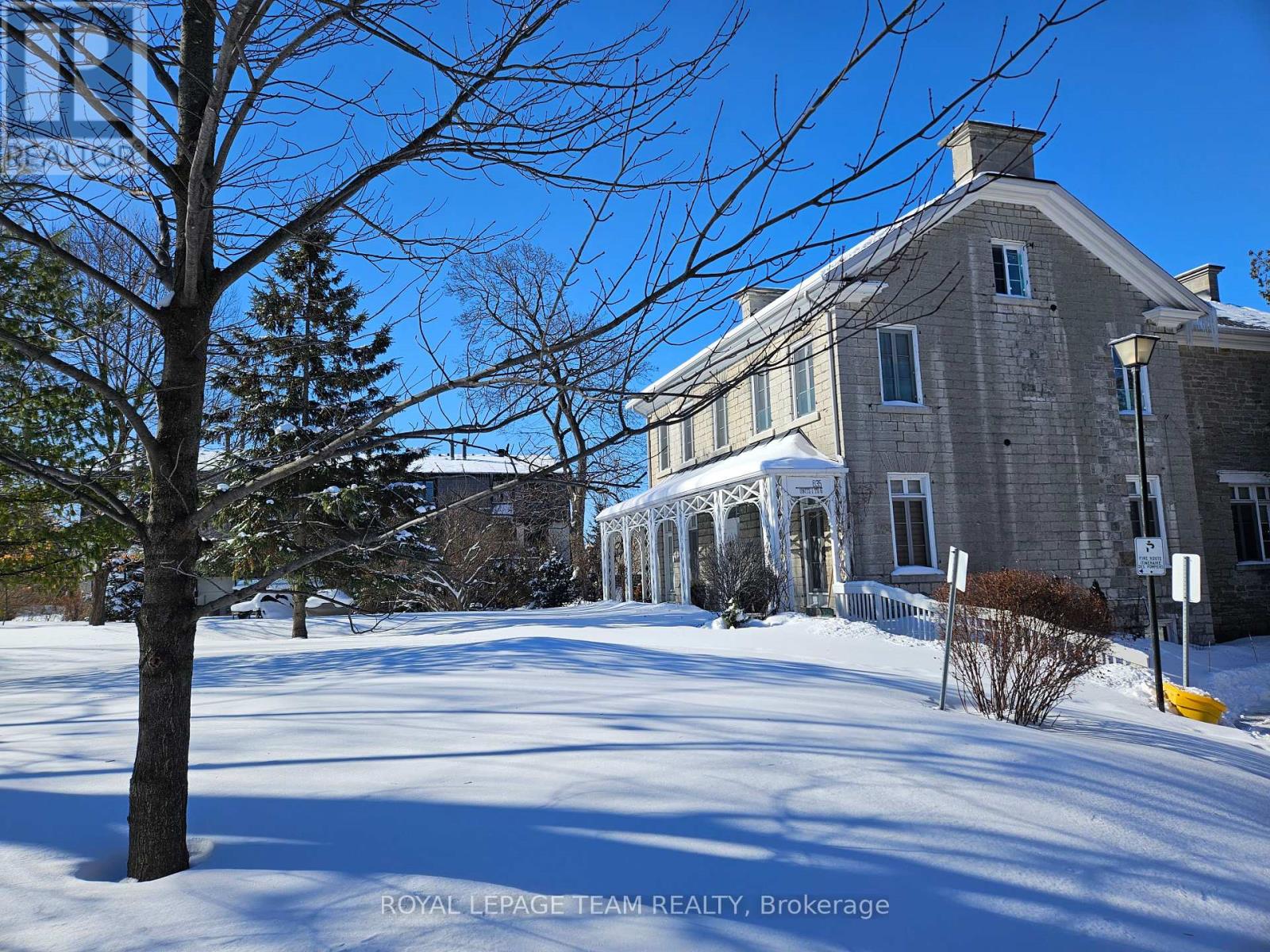 6 - 635 Richmond Road