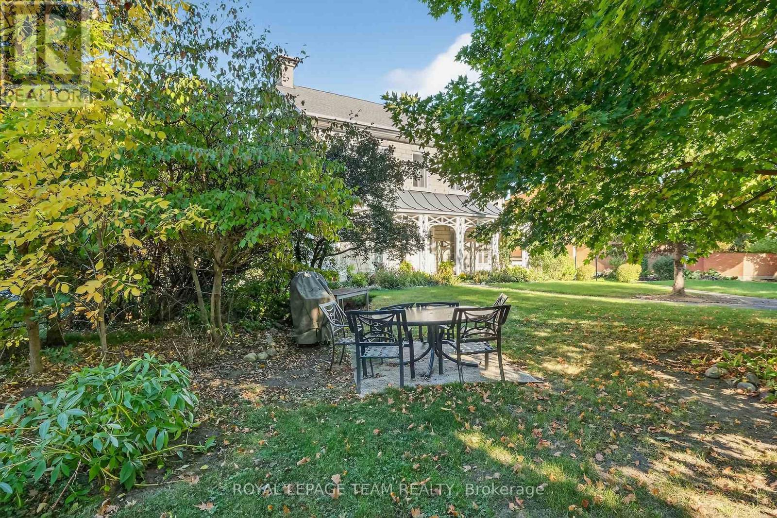 6 - 635 Richmond Road