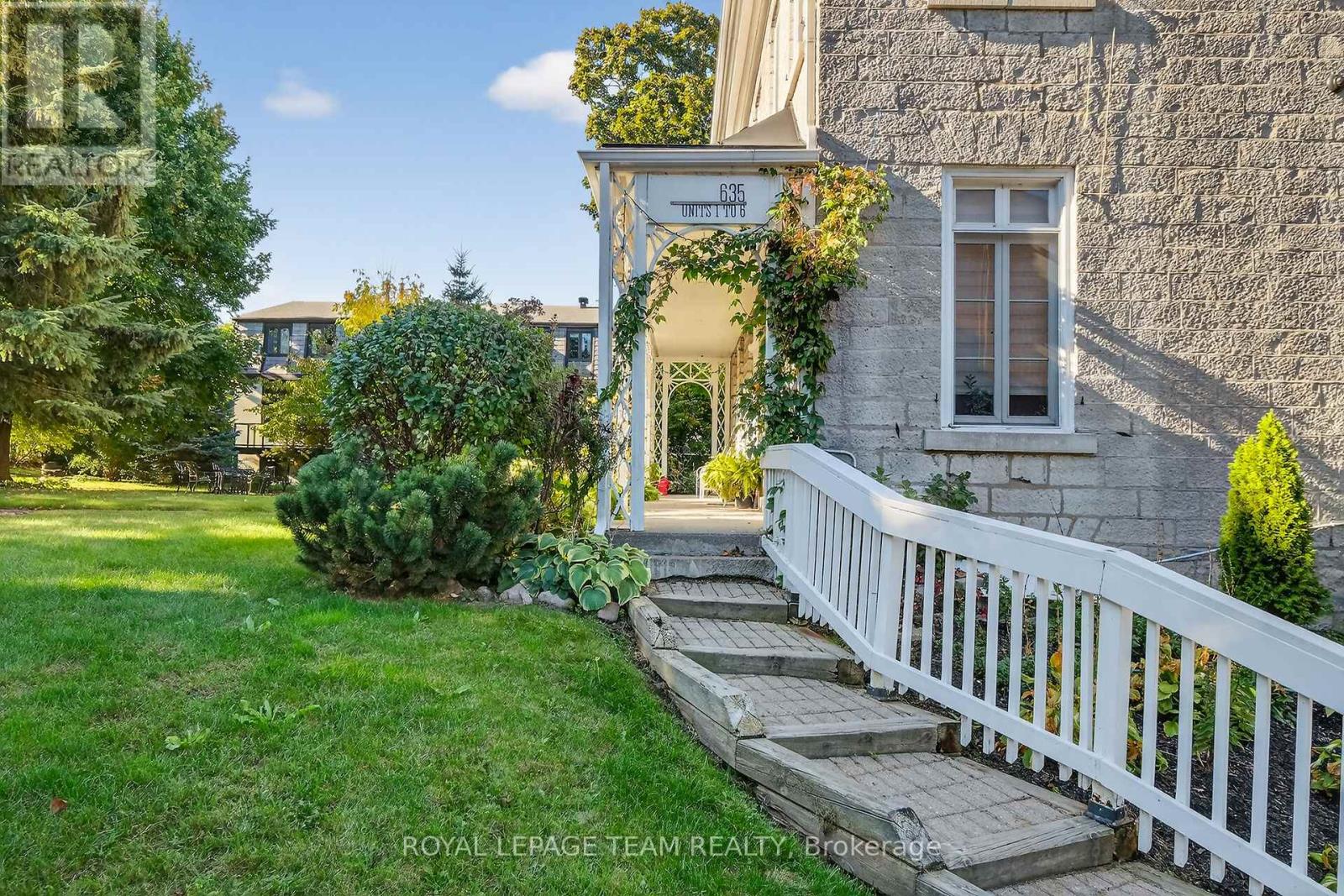 6 - 635 Richmond Road