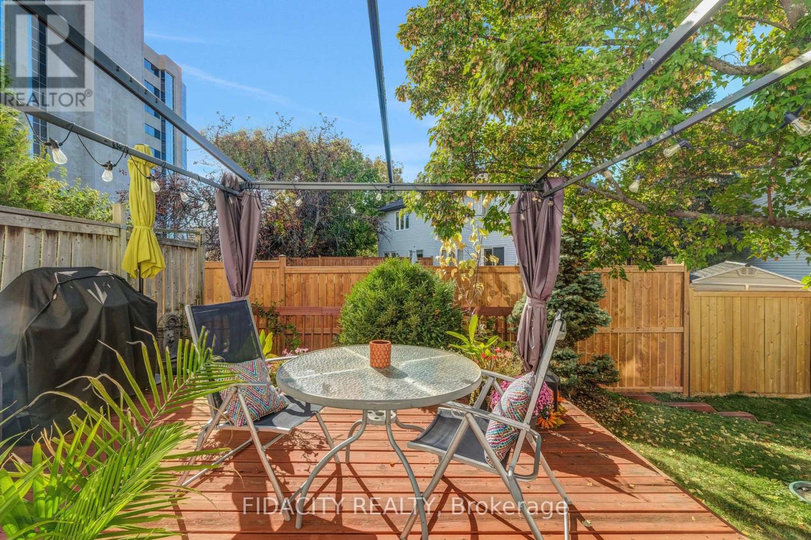 83 Manhattan Crescent