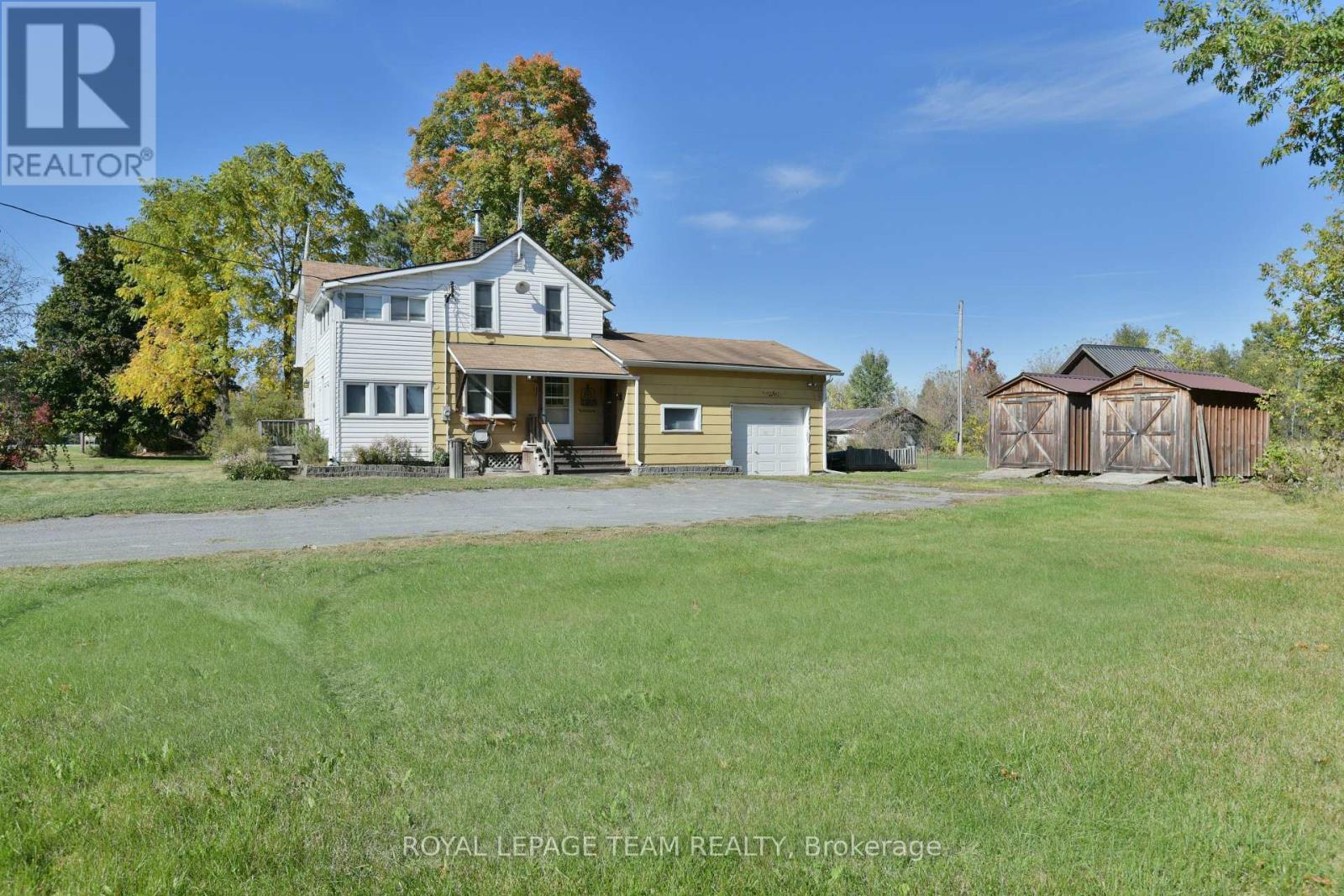 2692 Dunrobin Road