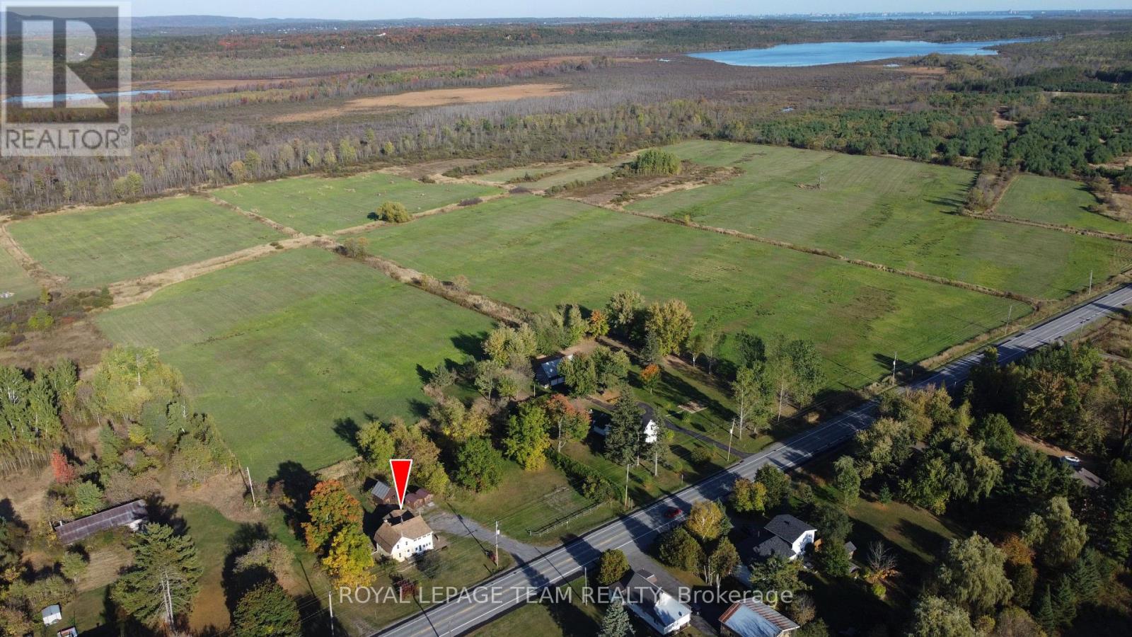 2692 Dunrobin Road