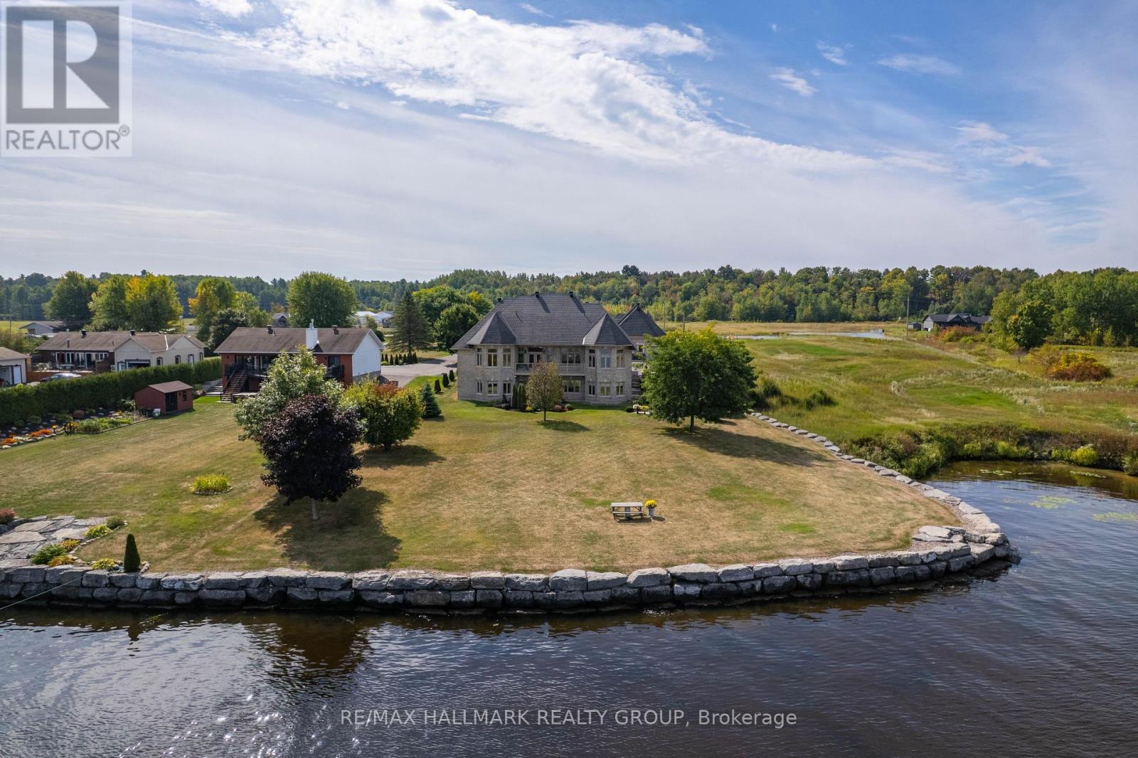 3285 Front Road S