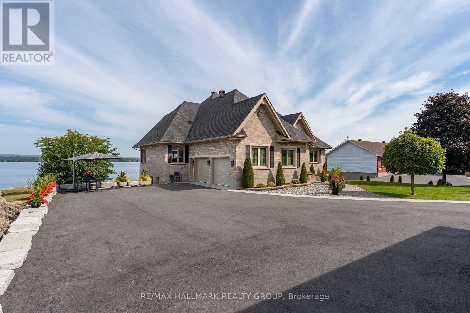 3285 Front Road S