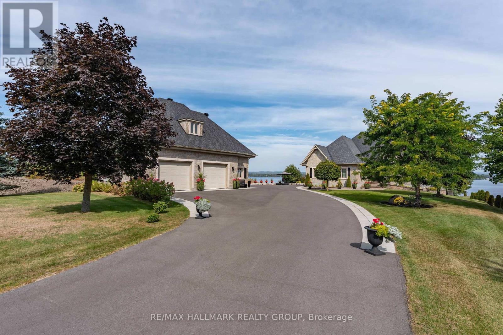 3285 Front Road S