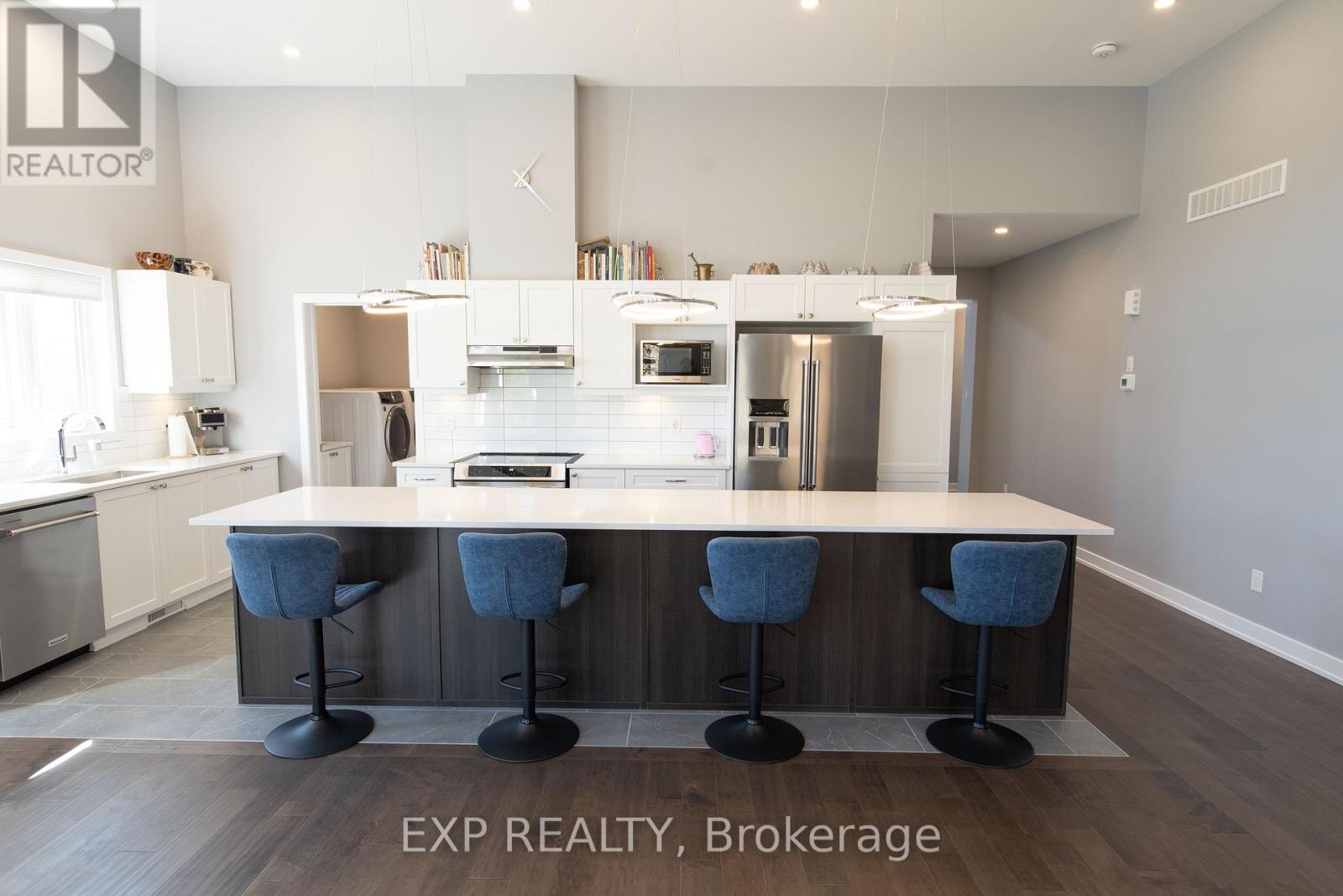 111 Frank Fisher Crescent