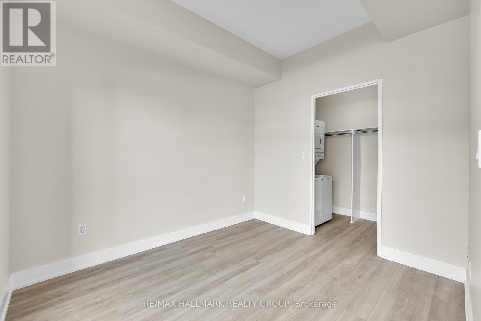 210 - 180 York Street