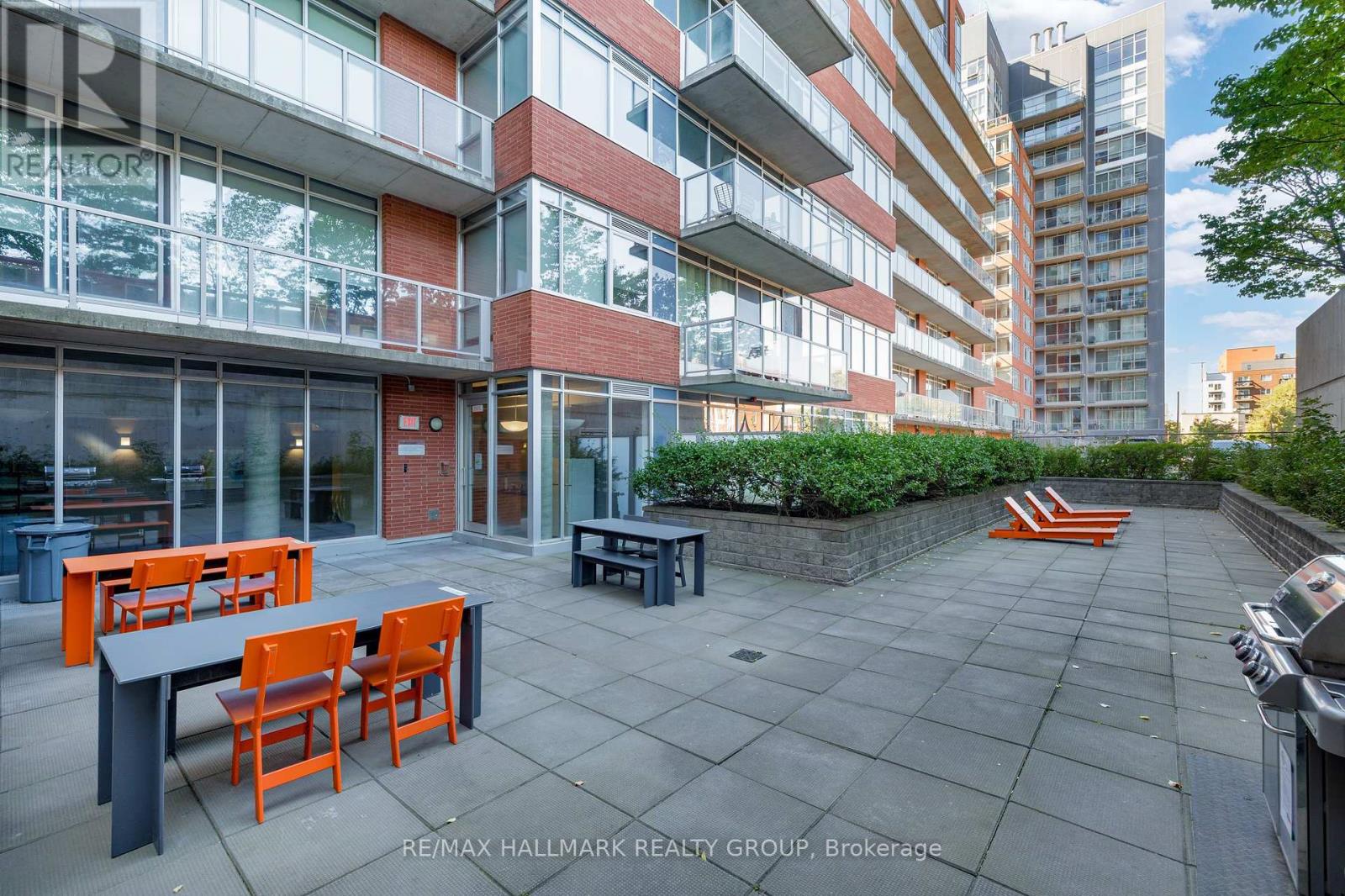 210 - 180 York Street